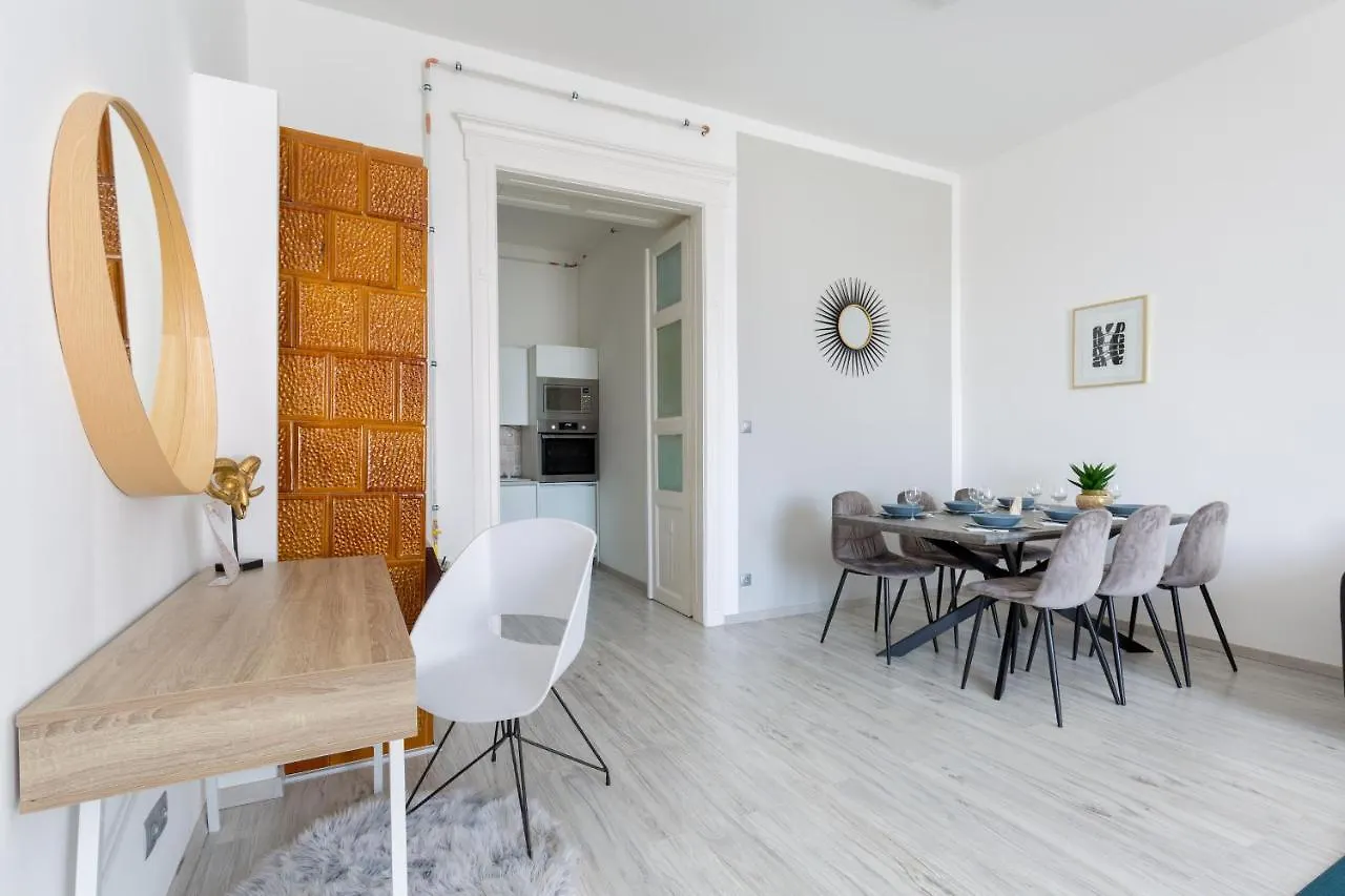 Designer Apartment On The Budapest Broadway W 2Br, Ac And Panorama Balcony