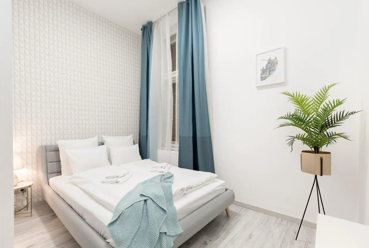 Designer Apartment On The Budapest Broadway W 2Br, Ac And Panorama Balcony Hungary