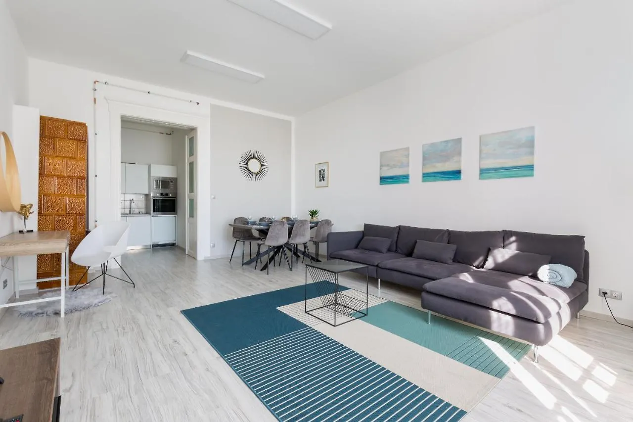 Designer Apartment On The Budapest Broadway W 2Br, Ac And Panorama Balcony