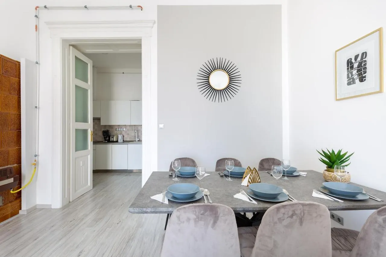 Designer Apartment On The Budapest Broadway W 2Br, Ac And Panorama Balcony