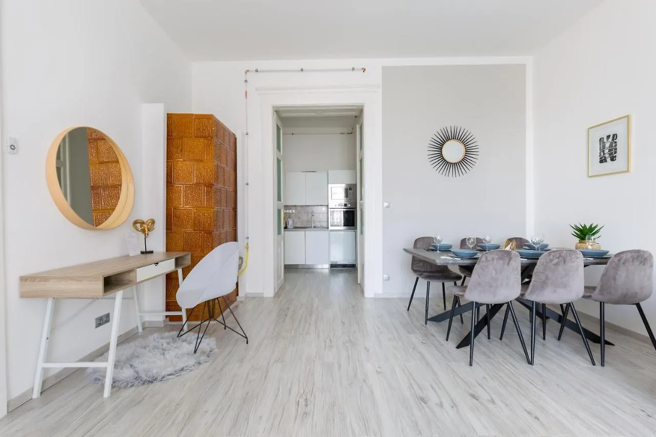 Designer Apartment On The Budapest Broadway W 2Br, Ac And Panorama Balcony
