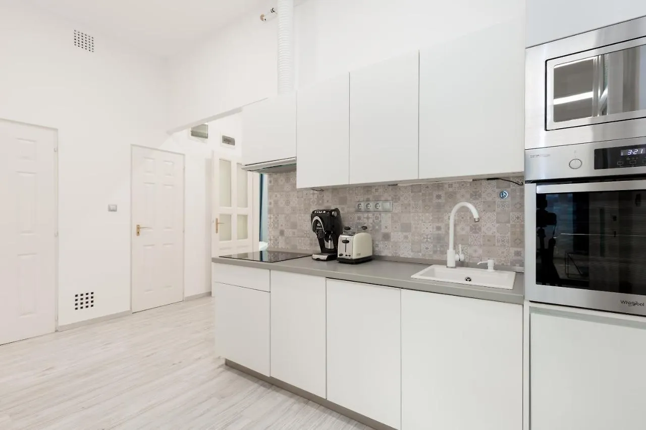Designer Apartment On The Budapest Broadway W 2Br, Ac And Panorama Balcony